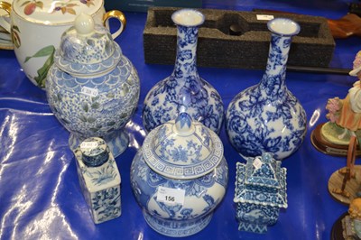 Lot 156 - Further ceramic items including a pair of...