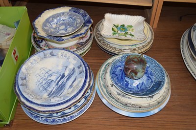 Lot 516 - VICTORIAN AND LATER DECORATED PLATES AND BOWLS