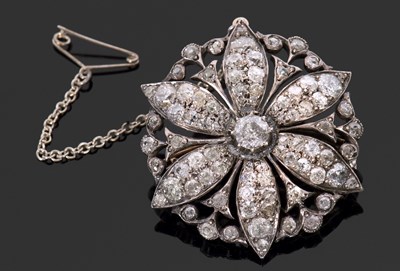 Lot 362 - A late 19th / early 20th century diamond set...
