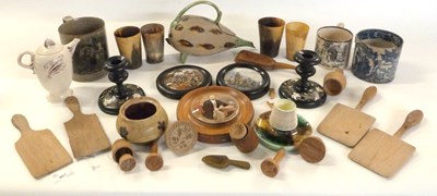 Lot 401 - Box of various ceramic items including pot...