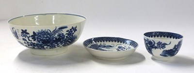 Lot 449 - Worcester porcelain bowl, 18th century, with...