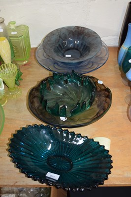 Lot 620 - GROUP OF ART GLASS WARES, BOWLS ETC