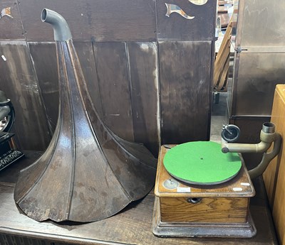 Lot 525 - Oak cased gramophone with accompanying wooden...