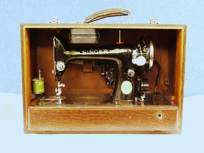 Lot 16 - A c.1934 knee operated Singer sewing machine,...