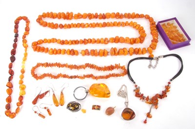 Lot 142 - A mixed lot of amber jewellery to include a...
