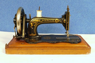 Lot 15 - An early 20th century Singer sewing machine,...