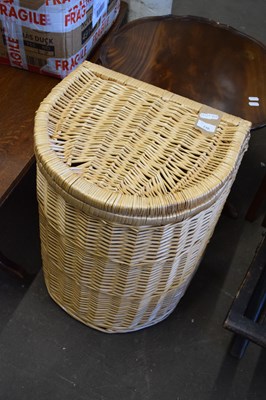 Lot 770 - WICKER LINEN BASKET