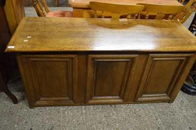 Lot 291 - EARLY 20TH CENTURY OAK BLANKET BOX OR COFFER...