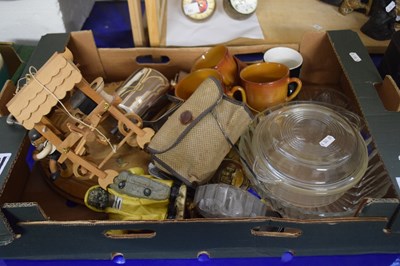 Lot 533 - Box containing various clearance sundries