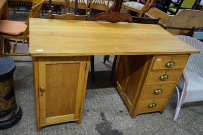 Lot 293 - EARLY 20TH CENTURY OAK TWIN PEDESTAL DESK,...