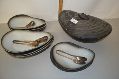 Lot 29 - Collection of Nove Italian shell formed dishes