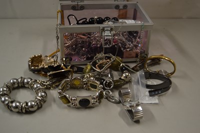 Lot 81 - Small case of assorted costume jewellery