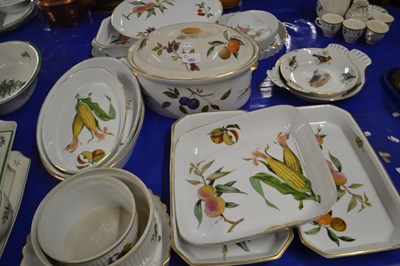 Lot 103 - Quantity of Royal Worcester Evesham pattern...