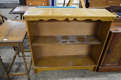 Lot 305 - 20TH CENTURY OAK OPEN FRONTED BOOKCASE, 100CM...