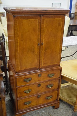 Lot 282 - Reproduction mock chest hi-fi cabinet