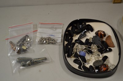 Lot 90 - Box of various jet beads and other items