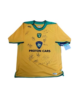 Lot 381a - A 2005/6 Large Norwich City Football shirt,...