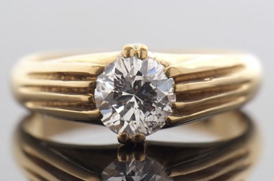 Lot 363 - An 18ct single stone diamond ring, the round...