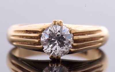 Lot 363 - An 18ct single stone diamond ring, the round...