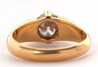 Lot 363 - An 18ct single stone diamond ring, the round...