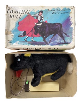 Lot 325 - A boxed battery-operated Fighting Bull by Alps...