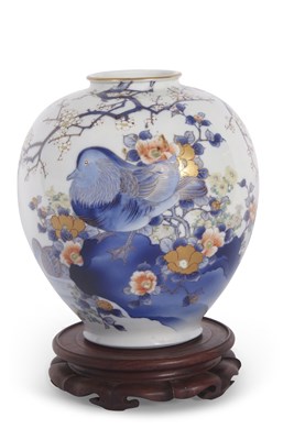 Lot 127 - A large Japanese porcelain vase Fukugawa type,...