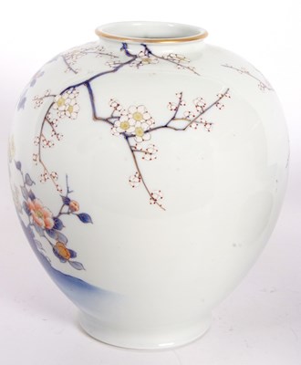 Lot 127 - A large Japanese porcelain vase Fukugawa type,...