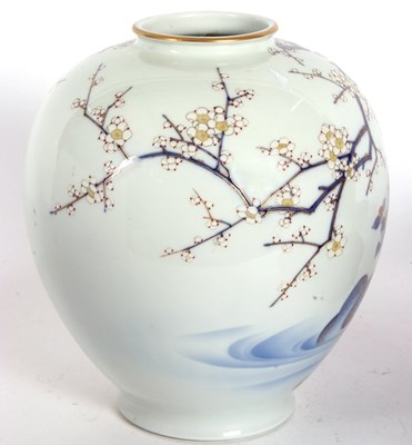 Lot 127 - A large Japanese porcelain vase Fukugawa type,...