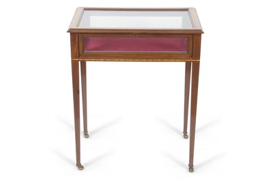 Lot 422 - An Edwardian Bijouterie table with hinged...