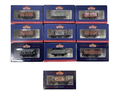 Lot 7 - A mixed lot of boxed Bachmann 00 gauge wagons...