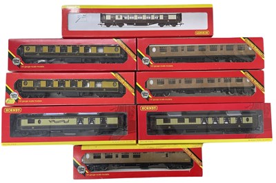 Lot 12 - A mixed lot of boxed Hornby 00 gauge corridors,...