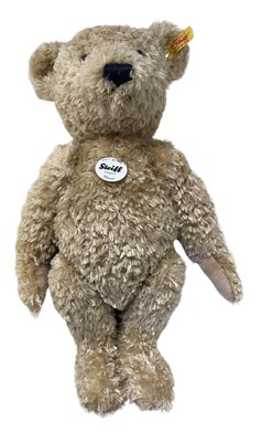 Lot 215 - A Steiff teddy bear, 'Elmar', with original...