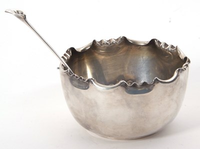 Lot 32 - An Edwardian silver sugar bowl of plain round...