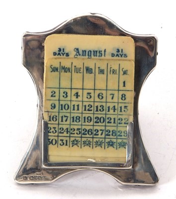 Lot 111 - An Edwardian silver framed desk calendar,...