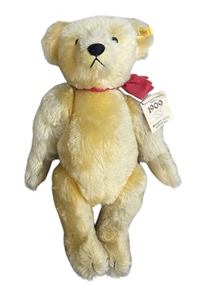 Lot 214 - A Steiff 1909 replica teddy bear. Tag number...