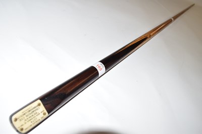 Lot 165 - Cue with a badge for Tom Newman, with insert...