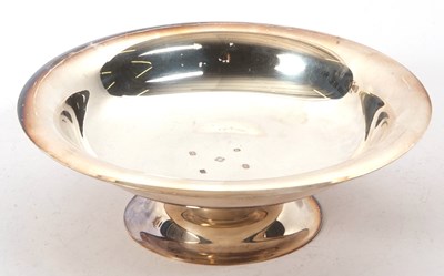 Lot 192 - A large 925 stamped pedestal dish of plain...