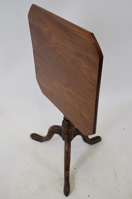 Lot 271 - Georgian mahogany wine table with octagonal...