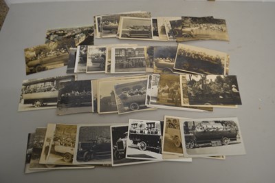 Lot 119 - Small box of various loose postcards,...