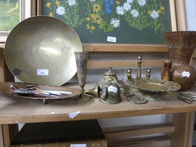 Lot 552 - Mixed Lot: Assorted metal wares to include...