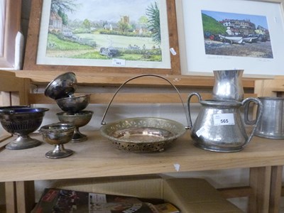 Lot 565 - Mixed Lot: Assorted metal wares to include...