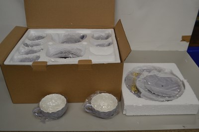Lot 131 - Modern royal style boxed tea set and cake stand