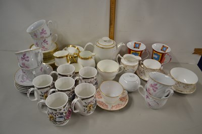 Lot 142 - Mixed Lot: Various assorted tea wares to...