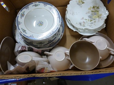 Lot 611 - Mixed Lot: Ceramics to include Royal Doulton...