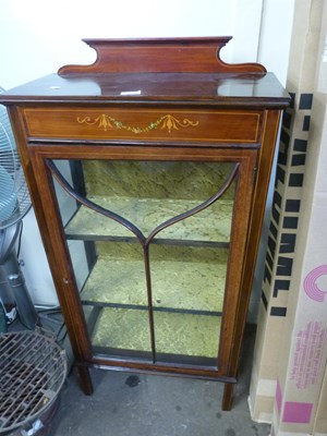 Lot 706 - An Edwardian glazed display cabinet