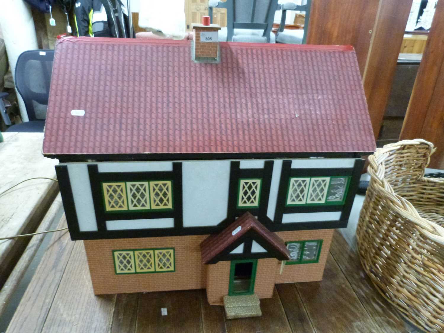 Lot 805 - Dolls house