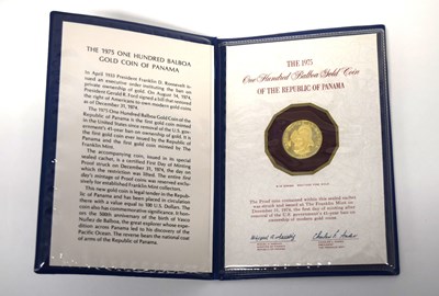 Lot 88 - 1975 100 Balboa gold proof coin of Panama,...