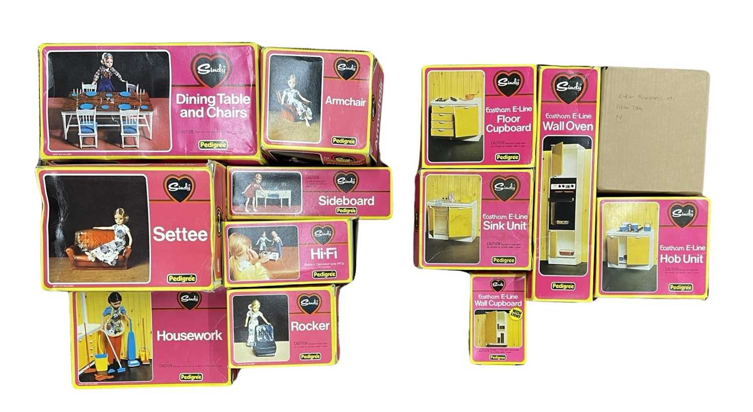 Lot 264 - A collection of vintage boxed Sindy lounge and...