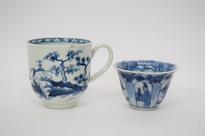 Lot 104 - 18th century Worcester porcelain cup with a...