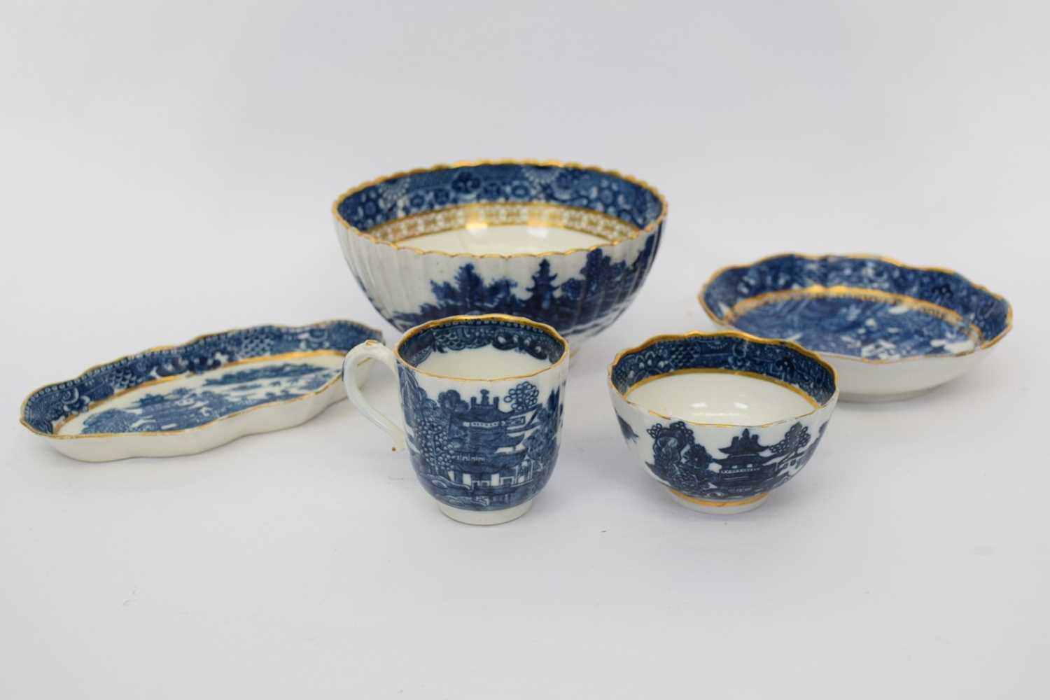 Lot 116 - Group of Caughley wares including a slop bowl,...